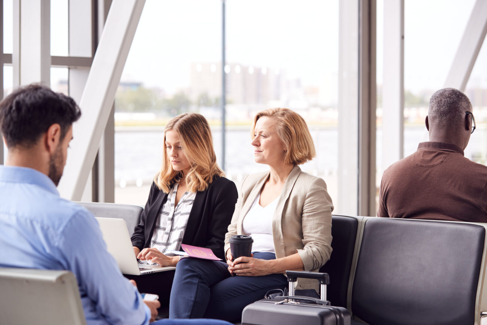 Airport Lounge: Combine Work and Travel