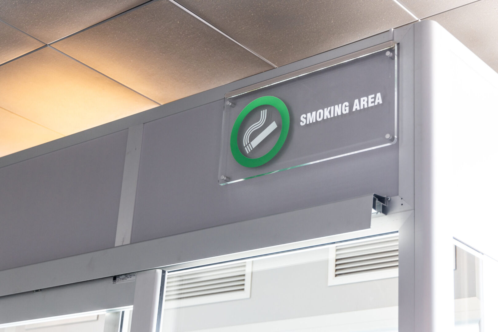 Pros and Cons of Smoking Areas at Airports