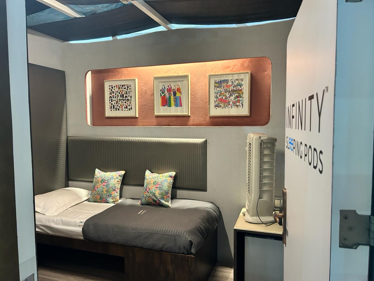 Sleeping pods at Delhi